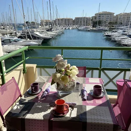 Confortable Appt 2 Pieces Avec Grande Terrasse, Clim, Garage, Proche Et Commerces - Fr-1-226a-165 Apartment