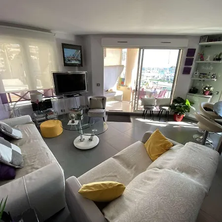 Confortable Appt 2 Pieces Avec Grande Terrasse, Clim, Garage, Proche Et Commerces - Fr-1-226a-165 * Frejus