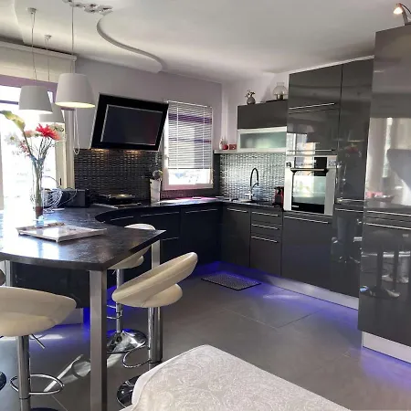 Confortable Appt 2 Pieces Avec Grande Terrasse, Clim, Garage, Proche Et Commerces - Fr-1-226a-165 Lejlighed Fréjus