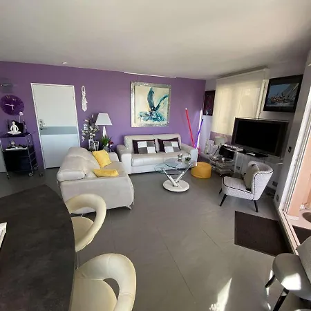 Confortable Appt 2 Pieces Avec Grande Terrasse, Clim, Garage, Proche Et Commerces - Fr-1-226a-165 *