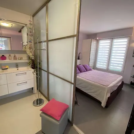 Confortable Appt 2 Pieces Avec Grande Terrasse, Clim, Garage, Proche Et Commerces - Fr-1-226a-165 Apartment *